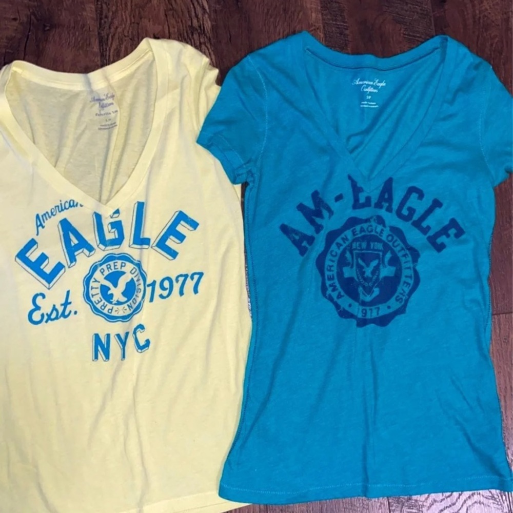 2 American Eagle vnecks